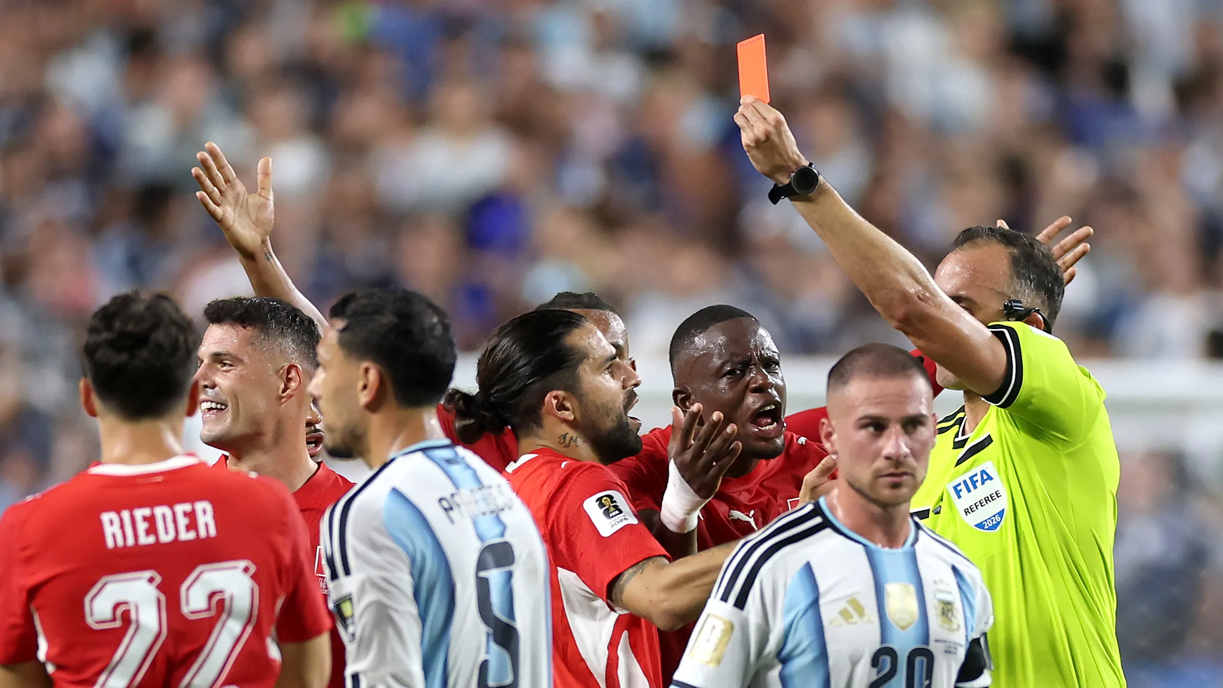 FIFA官方回应恩博洛红牌争议:判罚正确,IFAB通告被误读