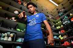 安德烈·桑托斯:3-0击败巴萨不可思议 听到欧冠主题曲时很骄傲