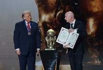 英媒：白宫要求FIFA和平奖杯需和大力神杯一样大 曾想让士兵护送