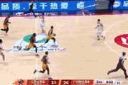 很拼但效率需要提升！贾尔斯半场15中5拿到14分8板1助2断 4前场板