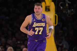 伤退！霍里：东契奇今晚状态不佳 影响了他的表现