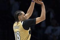 外线失准！麦科勒姆17投5中拿到14+6+4 凯肖恩·乔治9中1仅得2分