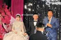 恭喜?国安球员方昊昨日在家乡镇江完婚，李明主持婚礼