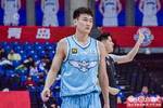 刘维伟中场给球员解压:能不能赢球 让我这主教练下班也快乐快乐
