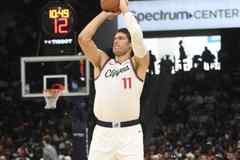 大洛单场投进9三分 NBA中锋历史第二多 仅次于唐斯的10记
