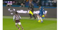 错失良机！内托边路传中，佩德罗近距离抢点被马丁内斯扑出