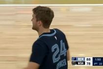 奇才离谱5分钟得分荒！卡姆·斯潘塞一条龙上篮 灰熊轰出19-0！
