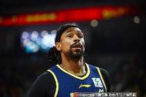 大腿！萨林杰全场16投11中砍下25分13篮板2助攻 正负值+15