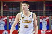 终结很稳定！胡金秋半场几乎打满 6中4拿到8分2篮板