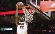 及时调整！维金斯18中7拿到17分7板 下半场13分