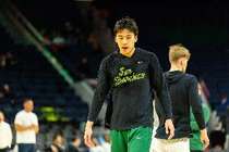 王俊杰3年NCAA首次20+!媒体人:俊杰今天里程碑也有维伦一份功劳