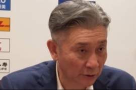 郑永刚：球员不会埋怨消极 老队员起带头作用 这比赛靠凝聚力拿下