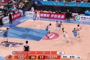 哼哈二将！亨特&贾尔斯半场合计17中9 合砍23分10篮板抗衡强敌