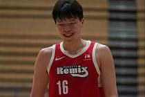 打得很主动！杨瀚森篮下接球转身攻筐被犯规 罚球命中拿下2分