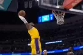 这球很关键~湖人被掘金两记三分追近比分 詹姆斯空切单手抡扣建功