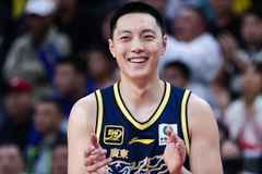 媒体人：连续6场比赛得分上双 胡明轩只是伤了 不是不行了