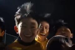 青岛西海岸梯队少年们为U23国足送祝福:我们也想为国争光!