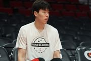 拓媒：杨瀚森离合格的NBA球员差很远 约基奇在新秀赛季比他好十倍