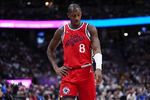 卢：邓恩脚踝受了轻伤 他下半场本可以打 但球队决定让他休息