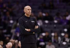 贾旺特·格林三分造犯规 国王挑战失败&末节还剩8分钟已用完暂停