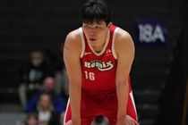 外媒:杨瀚森在G联赛就像开挂 但在NBA你先得做好分内之事