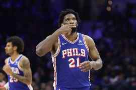 大帝出征？恩比德半场17中9砍下24分8板4助 首节独揽18分！