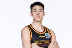 大将之风！庞峥麟稳健控场传射俱佳 14中9砍下全场最高29分8助