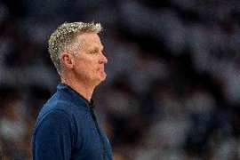 杨鸣：科尔该不该辞职问题太吓人 三冠教练在NBA里基本是终身制