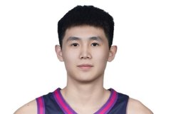 媒体人：李悦洲体型比孙铭徽都要小一圈 但增重不一定适合他