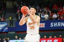 效率很高！葛昭宝12分钟5中4拿到8分4板 正负值+25