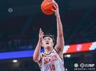 拼得很凶！刘泽一独揽15个篮板&7个前场板 送3记封盖&另有7分3助