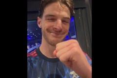 笑容真灿烂！赖斯赛后问候球迷：很棒的反弹，枪迷们周二见
