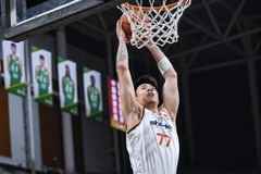 外线有谱！张镇麟21中9砍下23分 三分12中5