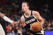 解说：肯纳德三分49.7%NBA最准 但他防守也很次