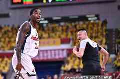 难救主！萨姆纳12中10拿到26分4助 罚球6中6