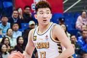 媒体人：孙铭徽距腓前韧带撕裂 休息的时间要以月计了 非常不走运