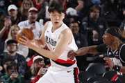 拓媒：杨瀚森在场上很笨拙 运动能力较差 这样很难在NBA成功