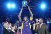 2002年的今天：科比砍31分5板5助 拿下生涯首个全明星MVP