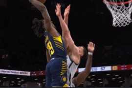 欢迎来到NBA！昆顿·杰克逊反击滑翔单臂隔扣8号秀杰明