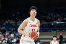 媒体人:余嘉豪辗转3万里&通过5次转机驰援中国男篮 担心影响状态