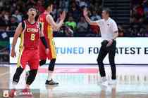 手感遇冷且深受犯规困扰！中国男篮首节11-21落后日本男篮！