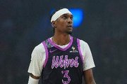 能攻又能防！麦克丹尼尔斯出战32分钟 10中5拿到12分7板2助3断
