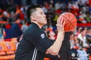 媒体人：李弘权打3速度差点 打4身高不足 但精神属性真可弥补很多