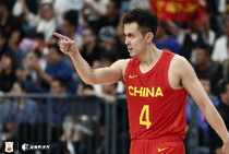 媒体人：中国男篮用拼劲赢下关键的胜利 向晋级世界杯更近了一步