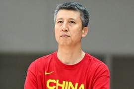 解说：对于重点人的防守以及防守怎么轮转 中国男篮还是得练