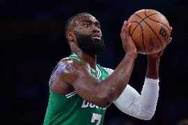 里程碑！杰伦·布朗NBA生涯总得分突破13000分 队史第12位