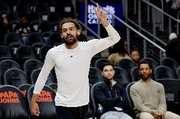 Shams：特雷·杨将于周五主场对阵爵士的比赛中迎来奇才生涯首秀