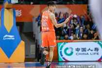 外线没谱！杨曦皓7投仅2中拿到8分5板 三分5中1