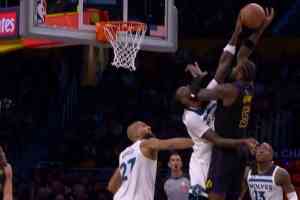 想简单了！艾顿中路接球抛投 遭纳兹·里德迎面按帽封杀