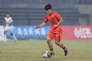 记者:因参加中超第二轮比赛,邝兆镭和刘致成推迟赴U17国足报道